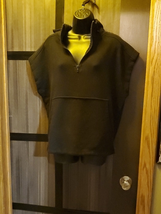 Tops - Black Half-Zip Short Sleeve Sweatshirt